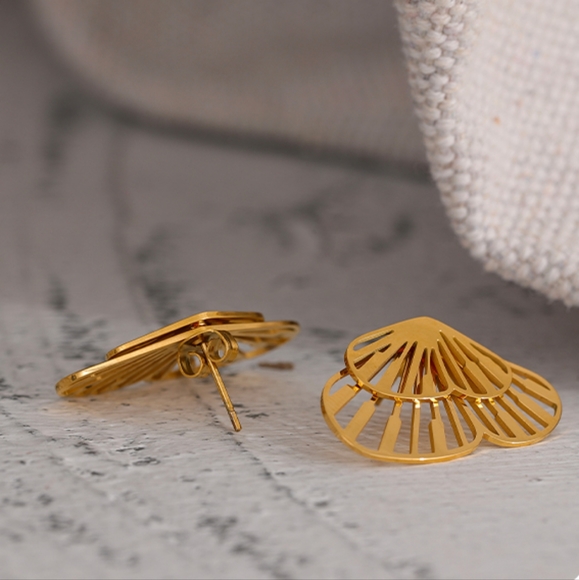 Gorgeous Butterfly Earrings - Picture 6 of 8